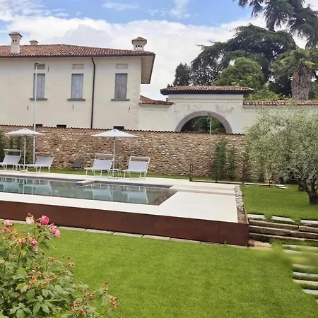 Elegant With Porch And Shared Pool